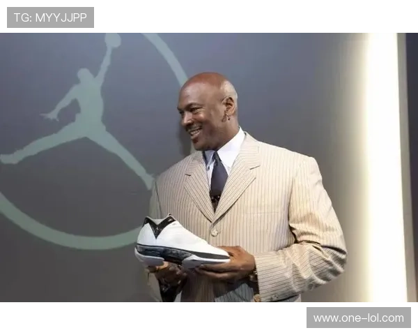 足球球星黑鞋背后的品牌故事及其独特设计解析